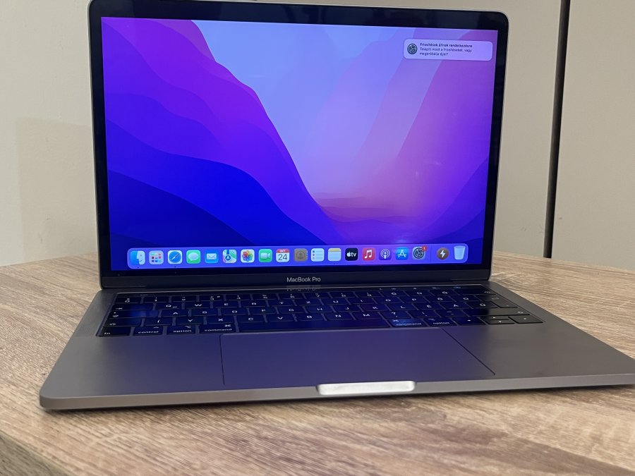 Apple MacBook Pro 15,2 13" Retina  Touchbar 2019 i5-8279U 2.40GHz 16GB (2x8GB ) / 256 SSD sötétszürke