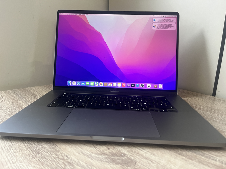 Apple MacBook Pro 16,1 16" Retina  2019 Intel  i9-9880HK 2.30GHz 32GB (2x16GB) 1TB SSD  RADEON RX5500M/4GB Space Gray