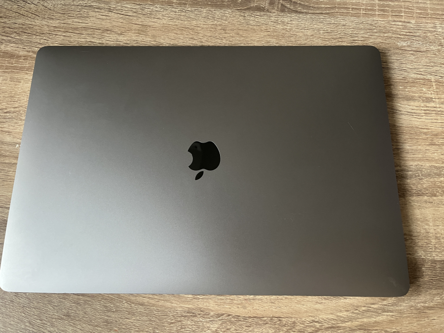 Apple MacBook Pro 16,1 16" Retina  2019 Intel  i9-9880HK 2.30GHz 32GB (2x16GB) 1TB SSD  RADEON RX5500M/4GB Space Gray