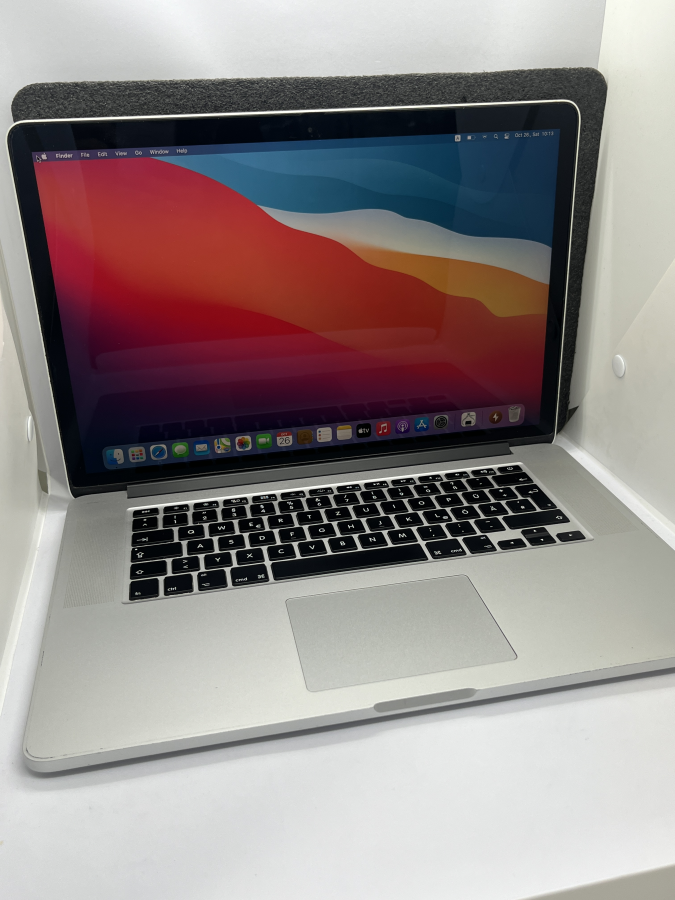 Apple MacBook Pro 11,2 15" Retina Late 2013  i7-4750HQ  2.0GHz 8GB (1x8GB ) / 128GB SSD ezüst