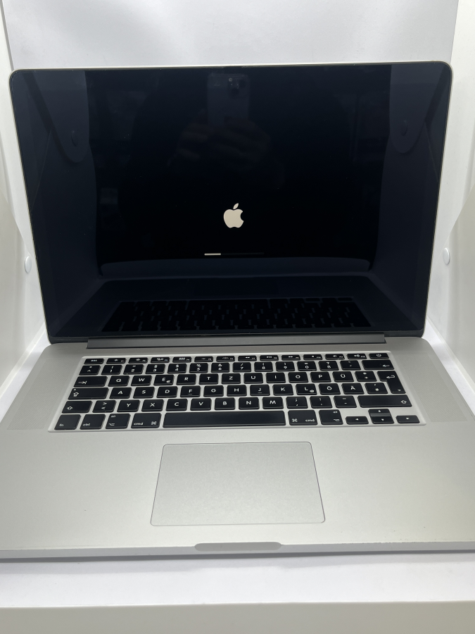 Apple MacBook Pro 11,2 15" Retina Late 2013  i7-4750HQ  2.0GHz 8GB (1x8GB ) / 128GB SSD ezüst