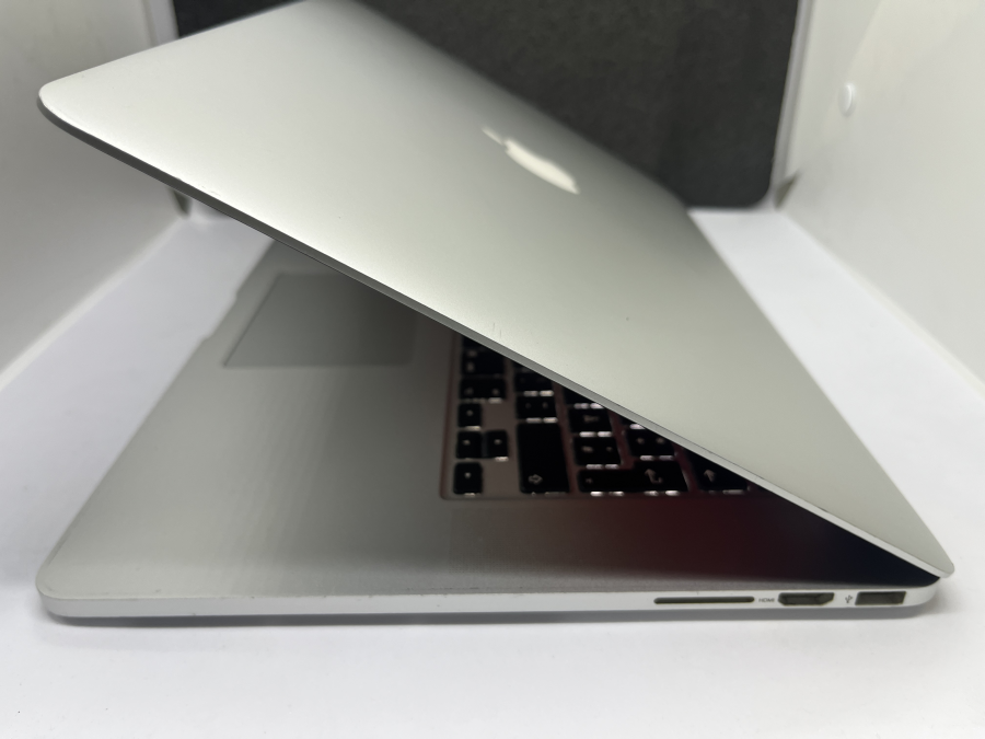 Apple MacBook Pro 11,2 15" Retina Late 2013  i7-4750HQ  2.0GHz 8GB (1x8GB ) / 128GB SSD ezüst