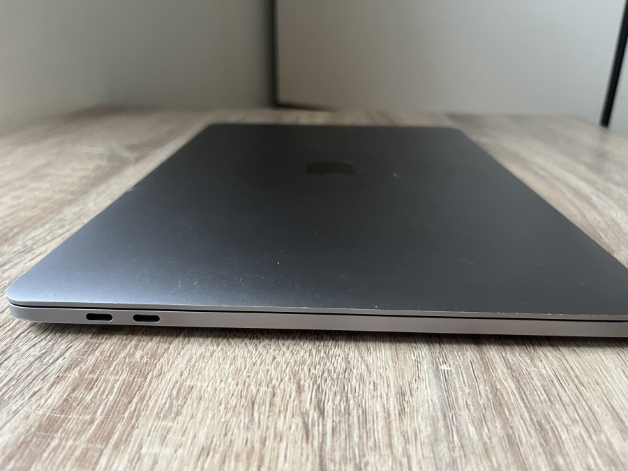 Apple MacBook Pro 14,2 13" Retina  Touchbar 2017 i7-7567U 3.50GHz 16GB (2x8GB ) / 500 SSD , sötétszürke