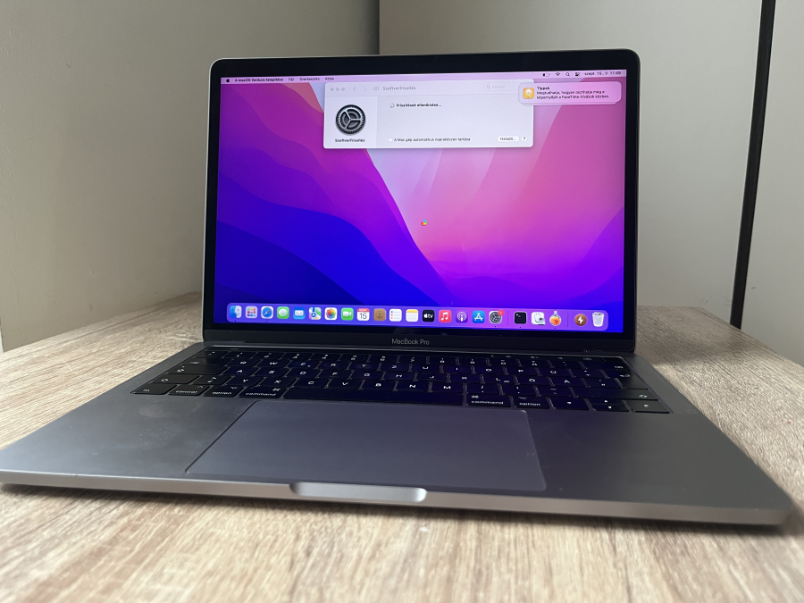 Apple MacBook Pro 14,2 13" Retina  Touchbar 2017 i7-7567U 3.50GHz 16GB (2x8GB ) / 500 SSD , sötétszürke