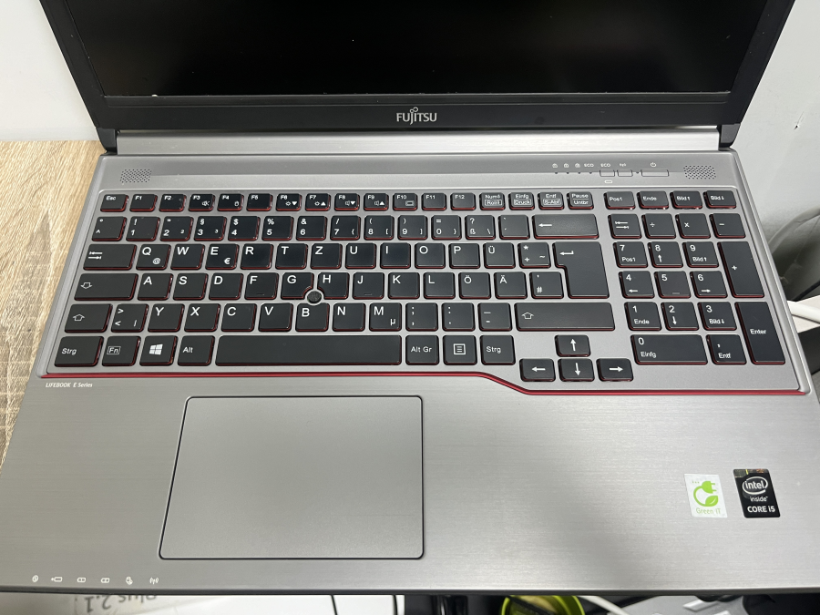 FUJITSU E754 15.6" FHD i5-4330 8GB/128GB SSD Win10, INT Keyboard (Hun matricával)